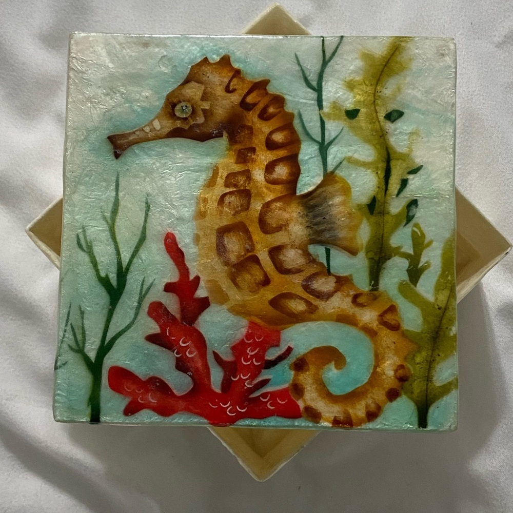 Kubla Craft Hand Painted Air Brushed Seahorse Capiz Oyster Shell Jewelry Box 4X4